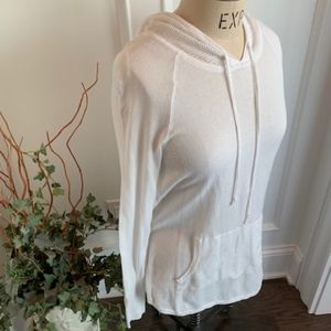 Akini Women's Hooded Pullover